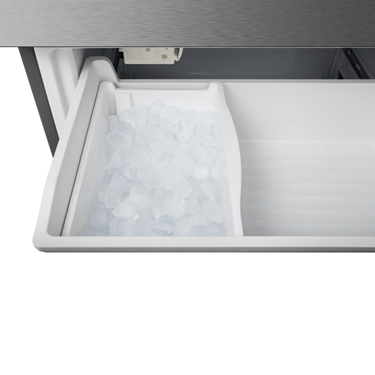 Hisense 17.1-Cu Ft Refrigerator with Ice Maker - Fingerprint-Resistant