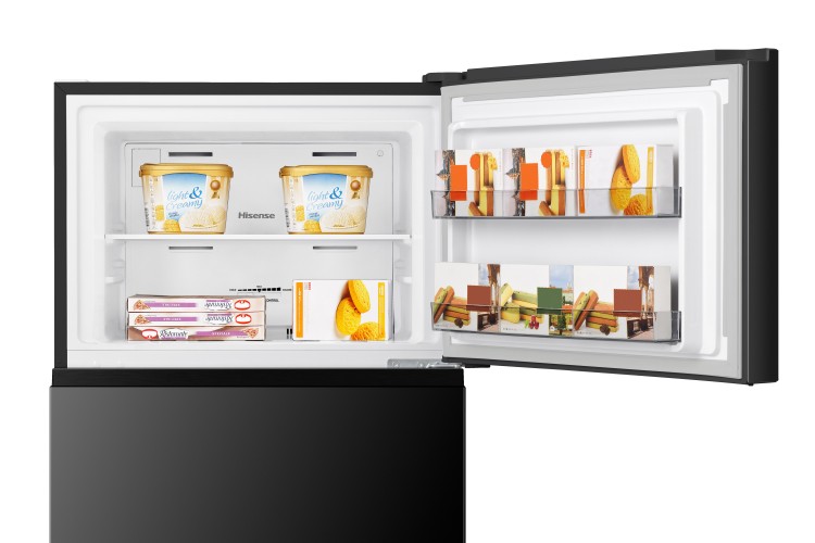 Hisense 18 cu Ft Top Mount Freezer Refrigerator Black With Ice Maker