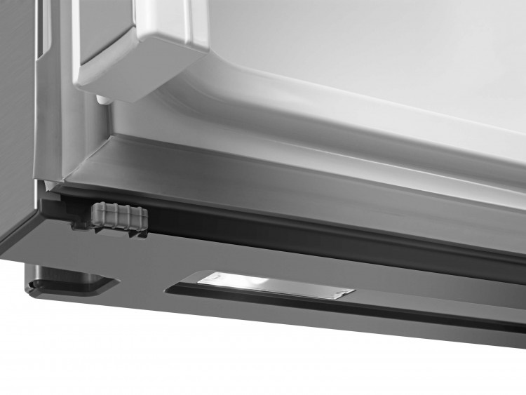 Hisense 25.4cu ft French Door Refrigrator with Dual Ice Maker